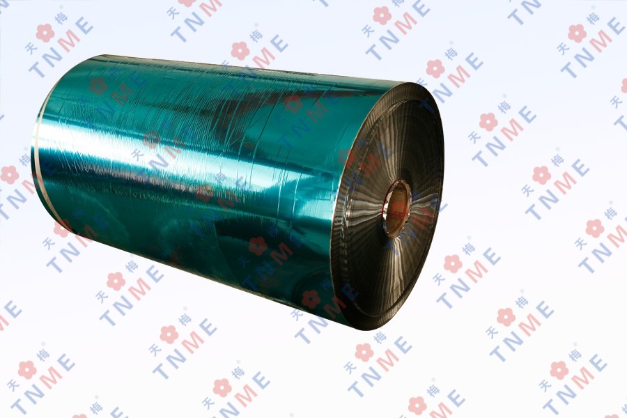 Le papier d'aluminium est un matériau fin et souple